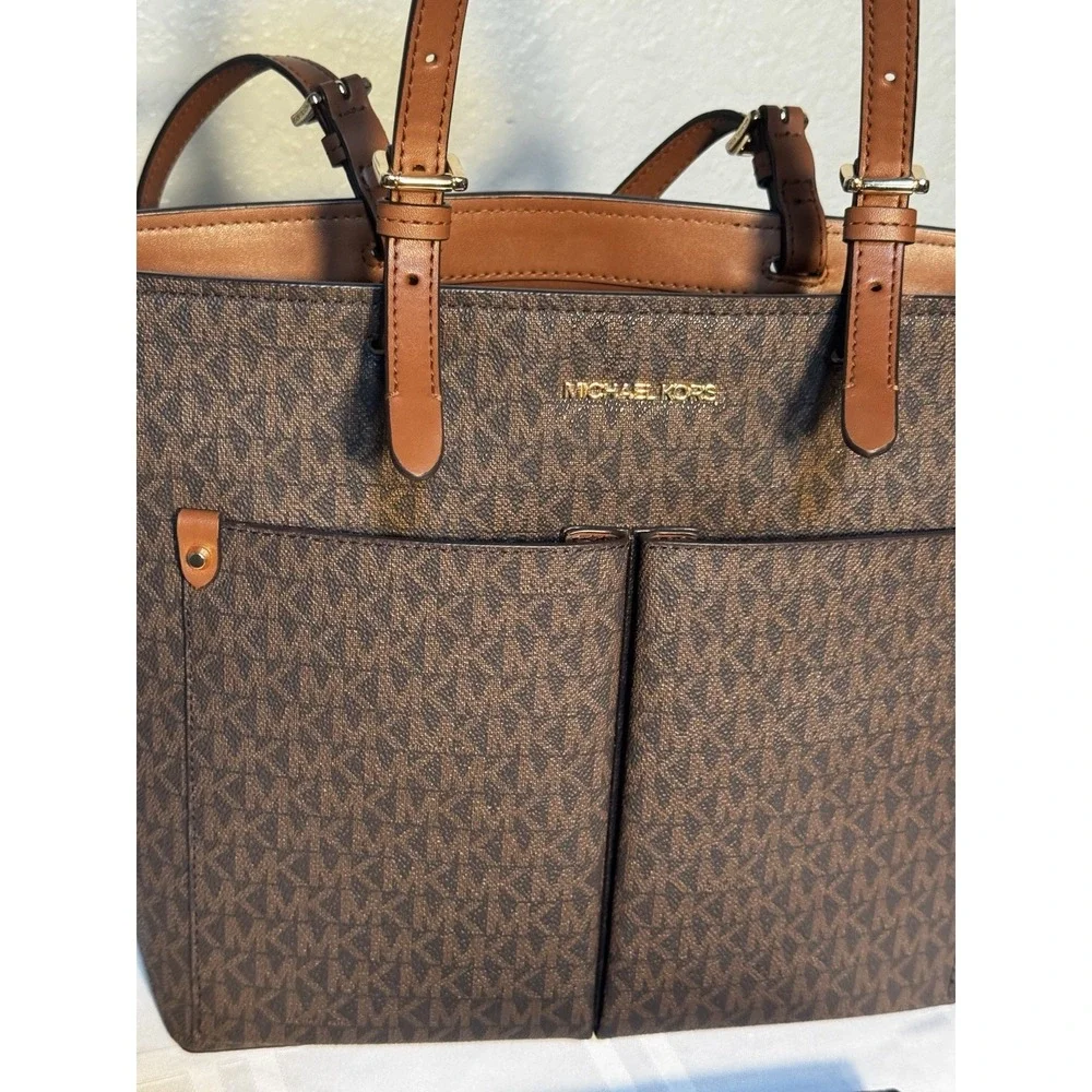 Michael Kors Medium Brown Leather Tote Bag with Zip With A Wallet Pre-Owned